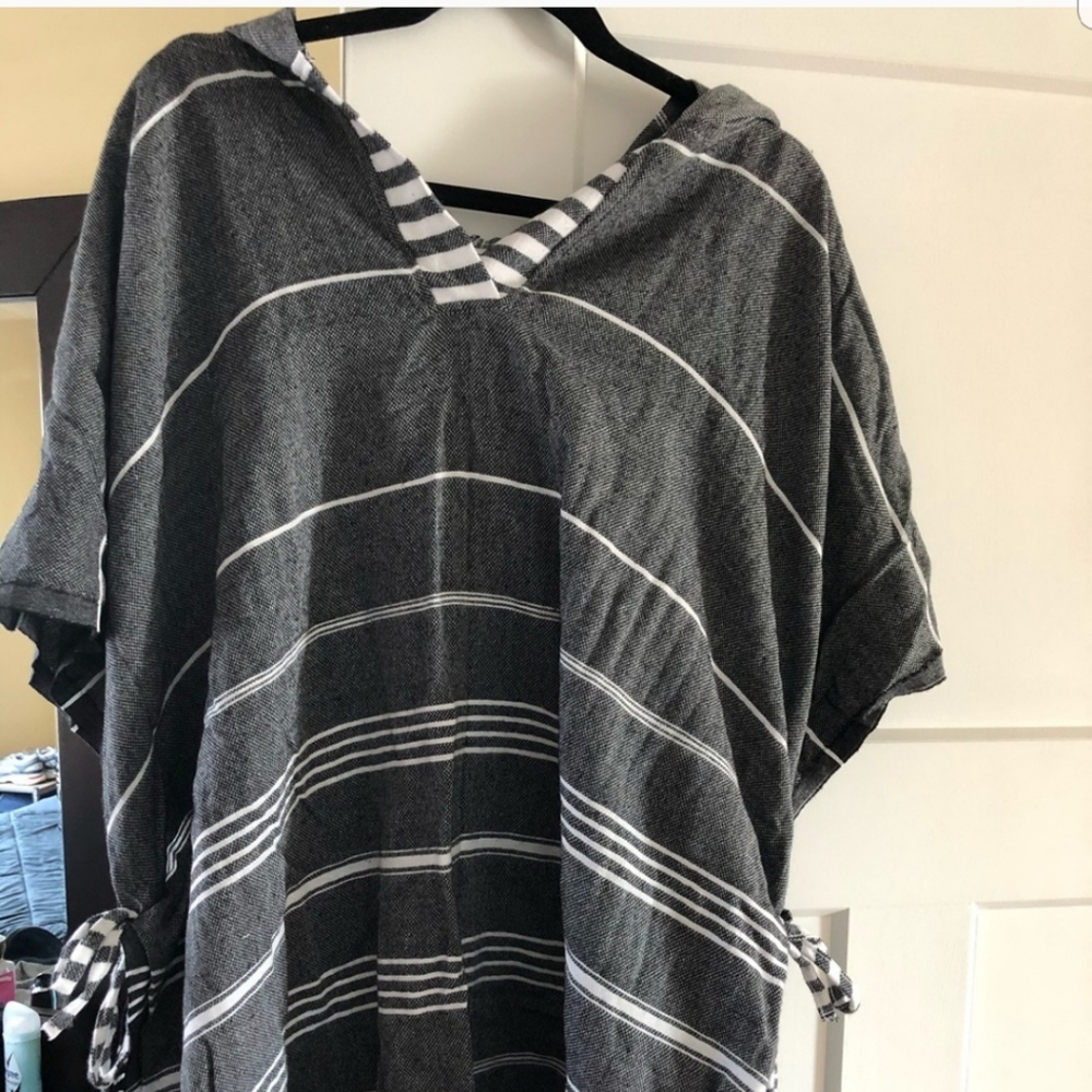 CLOSING Hoodie Puncho Grayish Black and White